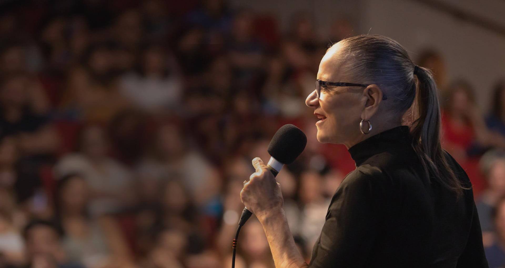 מיכל דליות בהרצאה