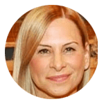 איריס חנו - מנהלת שרות לקוחות במרכז מיכל דליות